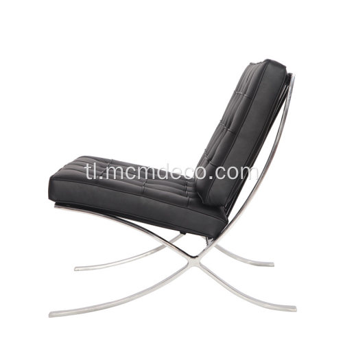 Black Leather Knoll Barcelona Chair na may Ottoman.